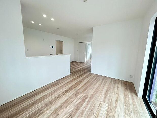 【リビング】建物内覧できるようになりましたので、お気軽にお問い合わせください。