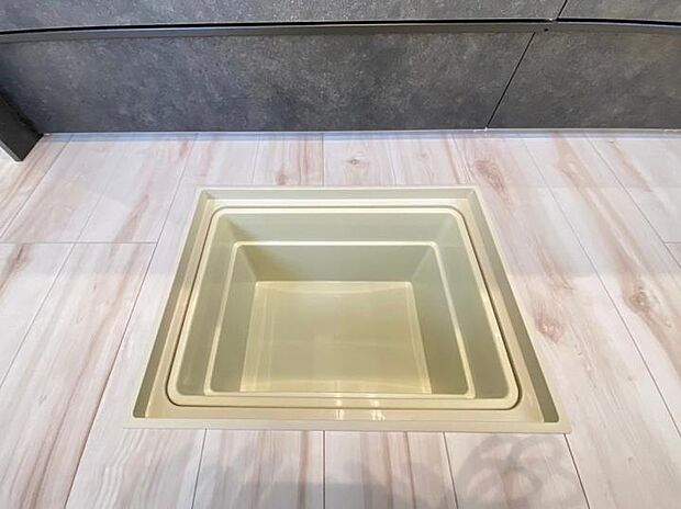 【【キッチン】】キッチンについている床下収納は洗剤のストックをいれて整理整頓!