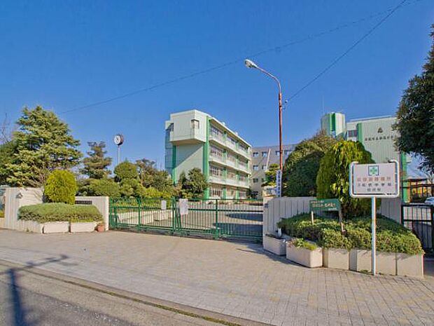 松伏町立松伏中学校（約1,600m）