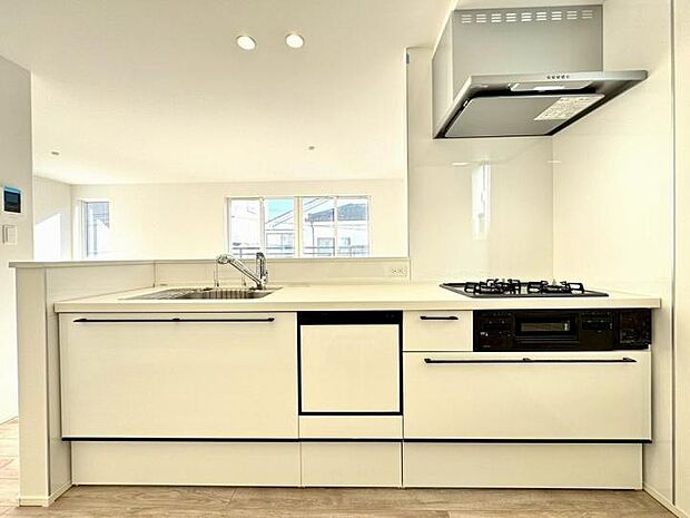 【キッチン】キッチン　耐久性の高い人工大理石カウンター。食洗機・浄水器付きです。