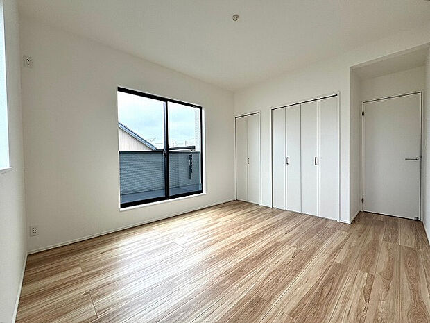 【洋室】ワックス掛けは、もう不要。忙しい毎日に嬉しい、お手入れラクラクなフリーワックス仕様。