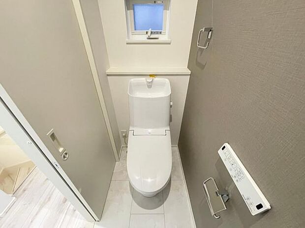 【トイレ】■エコで経済的な節水型ウォシュレットトイレ!シャープなフォルムは汚れも拭きやすくお手入れラクラク!