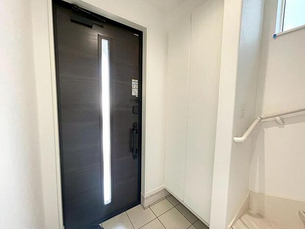 【玄関】■玄関錠はスムーズに施解錠出来るピタットキーを採用!