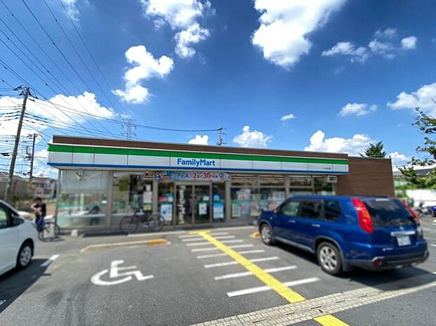 ファミリーマート川口伊刈店(約250m)