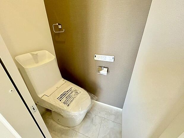 【トイレ】自動で流れる心地よさと、環境への優しさを。オート洗浄&節水機能で、賢く清潔な毎日を叶えます。