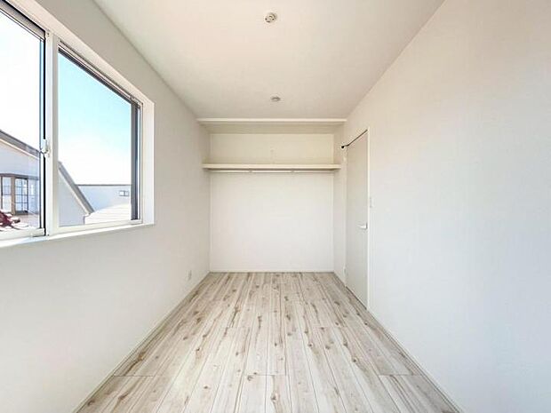 【室内】◆扉のないオープンクローゼットは通気性が良く、湿気がこもりにくいのでカビの発生を抑えることができます!