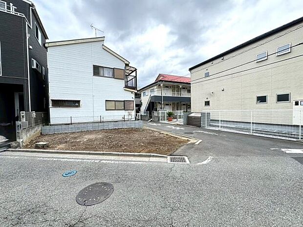 【【現地写真】】JR埼京線「南与野」駅へ自転車8分、バス停も徒歩4分!さらに学校や病院、スーパーがすべて徒歩12分圏内に集結した、日々の生活が身近で完結する便利なロケーション。(2026年6月撮影)
