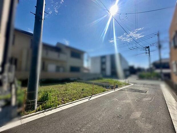 【現地】◆インテリアコーディネートしやすいLDK17帖以上!プライバシーも確保しやすい2階リビングで外からの視線を気にせずゆったりとご家族の時間を過ごせます!※2026.6月撮影