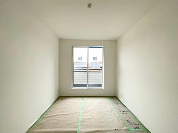 【室内】◆断熱・遮熱性に優れたLow-Eガラスを採用して1年中快適な室内環境を実現!網戸標準装備!