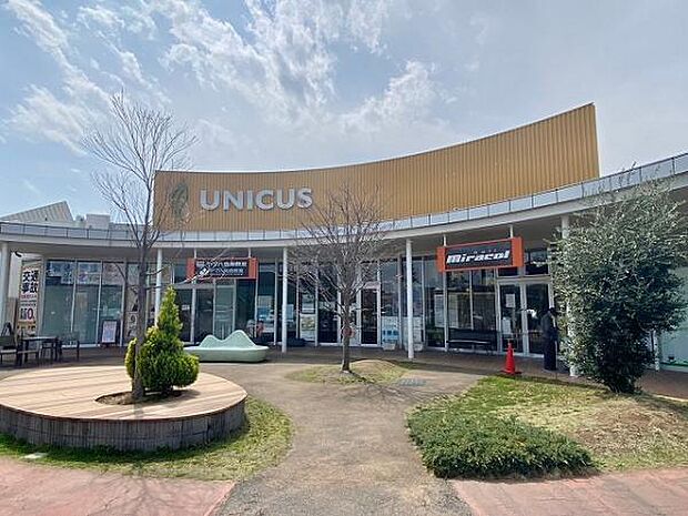 UNICUS吉川(ウニクス吉川)（約350m）