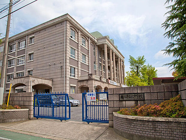 越谷市立北中学校(約750m)