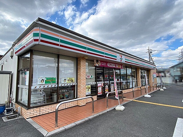 セブンイレブン草加谷塚バイパス店(約280m)