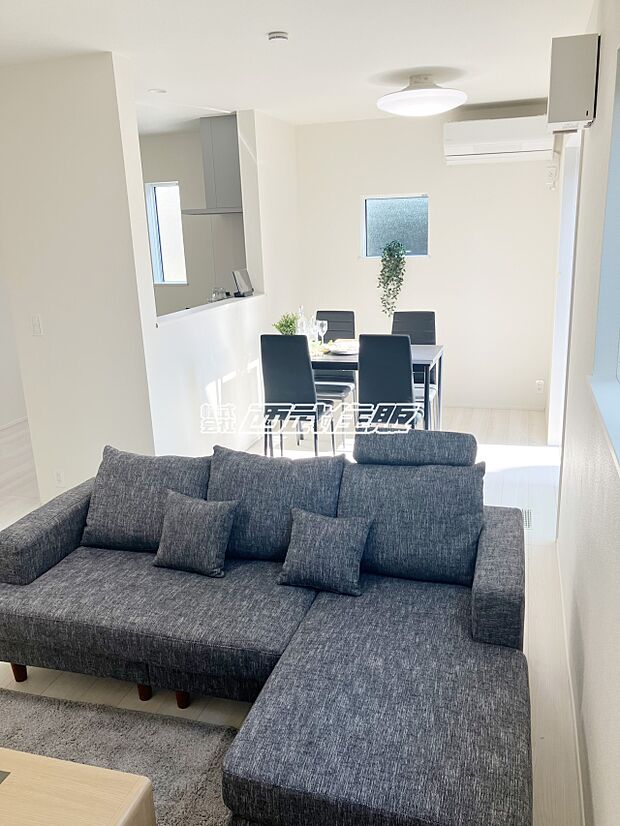 【リビング】インテリアの映える広々としたリビング。