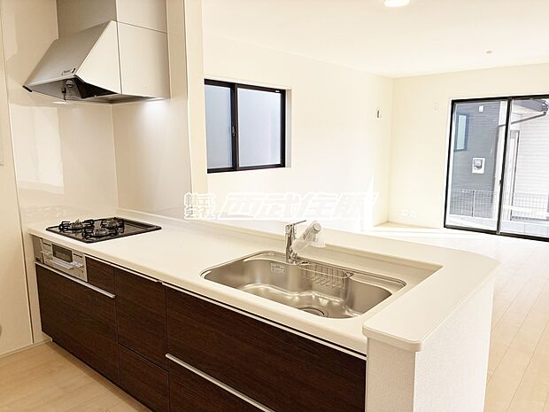 【システムキッチン】機能とデザインが調和した理想のキッチン