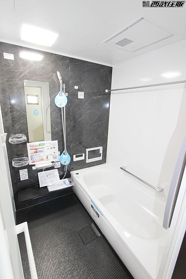 【バスルーム】浴室TV付でついつい長湯しちゃいそうですね♪同仕様写真