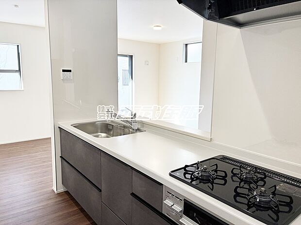 【システムキッチン】機能とデザインが調和した理想のキッチン