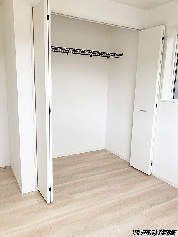 【2階・洋室】大容量のクローゼット　同仕様写真