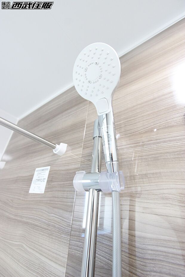 【非公開】【シャワーヘッド】手元スイッチ付のシャワーヘッドは便利&節水効果!同仕様写真