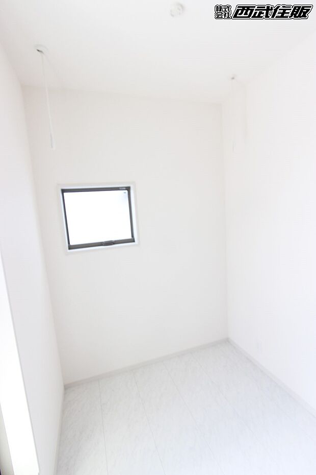 【その他内観】【ストレージルーム】窓もあるので換気もバッチリ！同仕様写真