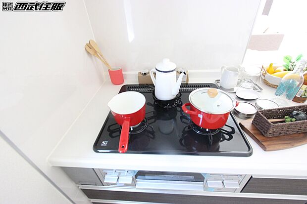 【非公開】【3口ガスコンロ】 お料理がはかどりそうですね！グリルもついています。同仕様写真