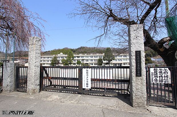 あきる野市立多西小学校(約1,600m・徒歩20分)