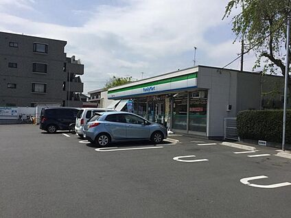 ファミリーマート 羽村栄町二丁目店 200m(3分)
