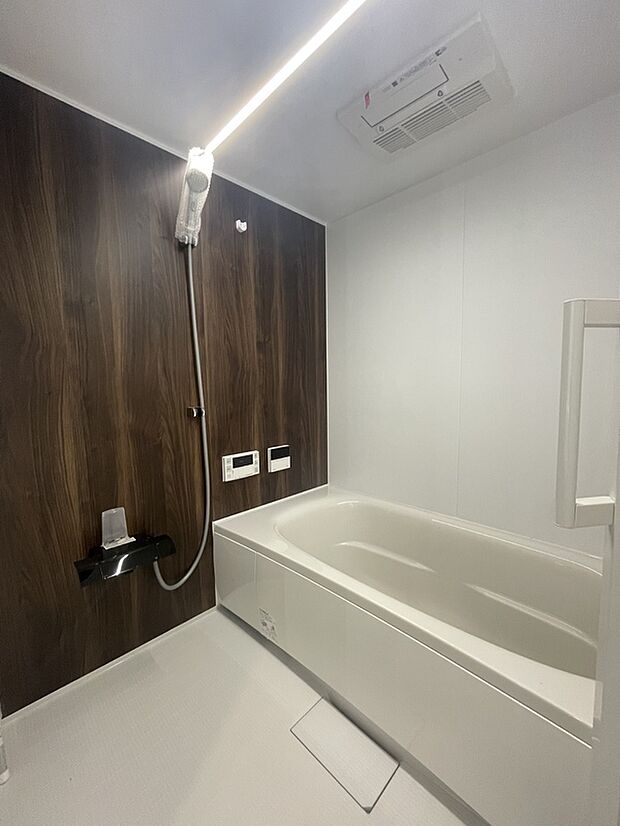 【※イメージ写真】【システムバスルーム】
お手入れのし易い仕様。浴室換気乾燥機付き。
