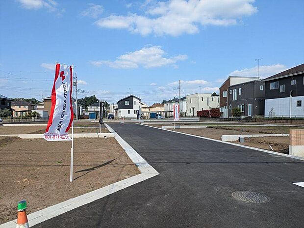 【前面道路含む現地写真】閑静な住宅地です。