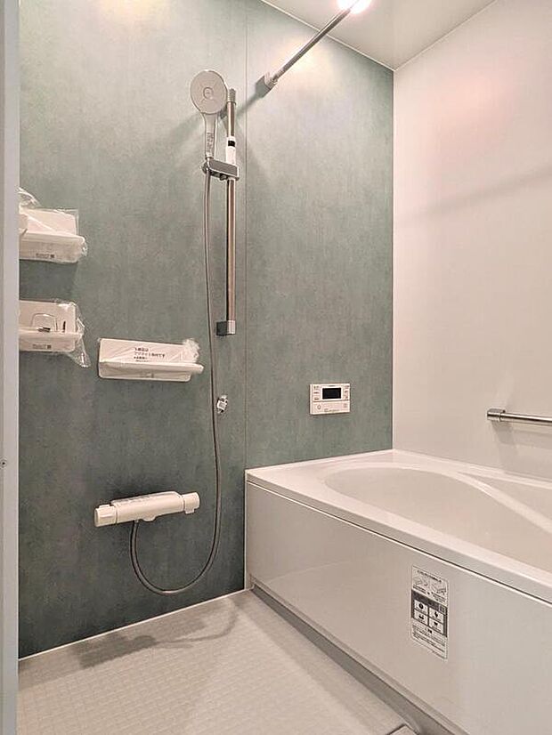 No.5
浴室には便利な浴室乾燥機を標準装備。
雨の日でも洗濯物をしっかり乾かせるほか、冬場の入浴も暖かく快適にしてくれます。
室内(2026年1月)撮影