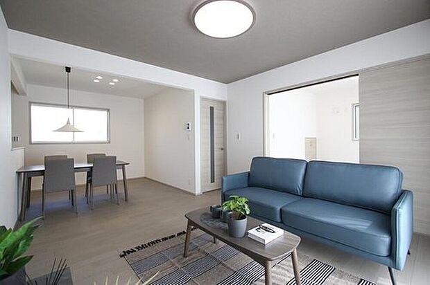 【No.4 LDK】4.5帖のセカンドルームはリビングと直結しているため、LDKと合わせると22帖の広々空間に。お子さまの遊びスペースにも最適です。
(2026年3月)撮影