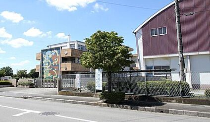 小山市立城北小学校 920m(徒歩約12分)