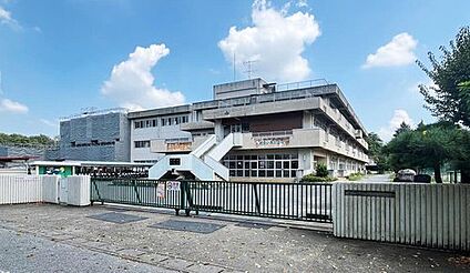 小山市立小山中学校 約1710m～1800m(徒歩22～23分)