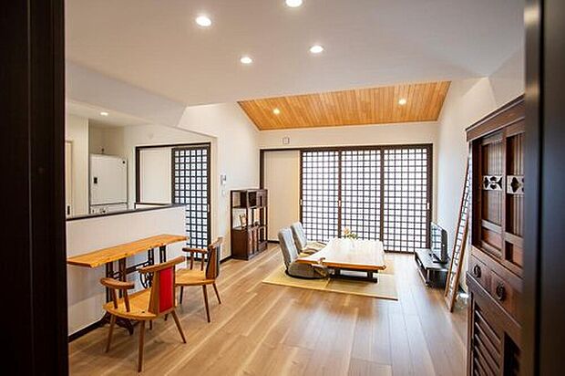【 参考プラン／平屋】古家具をインテリアの主役に据えて、趣あるインテリアに。
