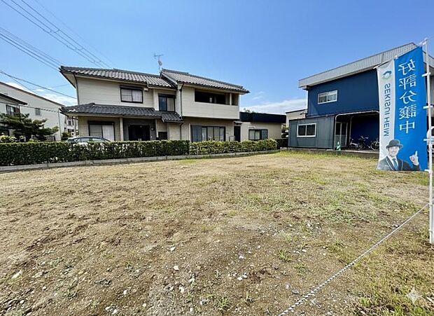 ゆとりある敷地で、理想の住まいを自由に設計できます。(2025年7月撮影)※写真は一部明るさの補正を施しており、実際とは見え方が異なる場合があります。