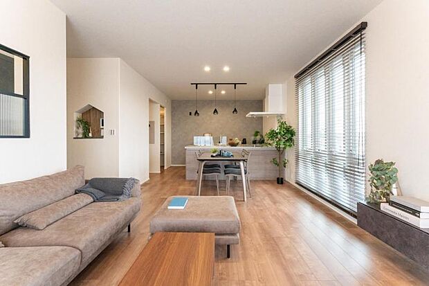 【8-3号地　LDK】家族との繋がりを感じることのできるLDK(2025.11撮影)