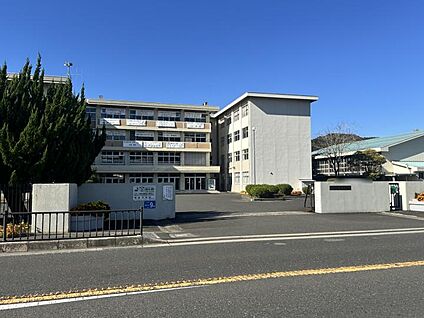 【舞鶴市立城南中学校】 1170m(15分)