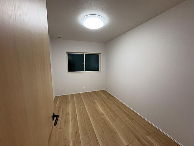 【1-10号地分譲住宅】【3-9号地 洋室イメージパース1】使い方に柔軟性があり、個室としても趣味の部屋としても利用可能です。※イメージです。