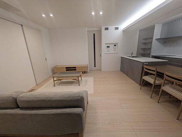 【外観】南向きのお土地ですので日当たりは良く分譲地全体で統一された落ち着いた外構です(2024年9月撮影)