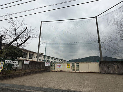 犬山南部中学校 650m