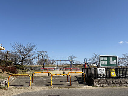 稲荷公園 750m