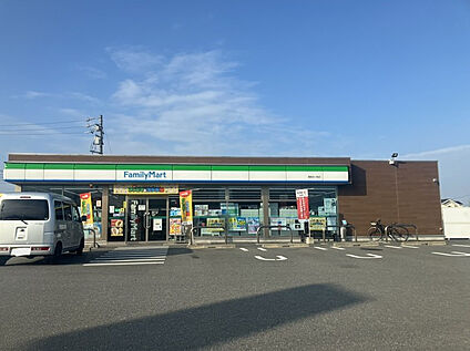 ファミリマート愛西北一色店 650m