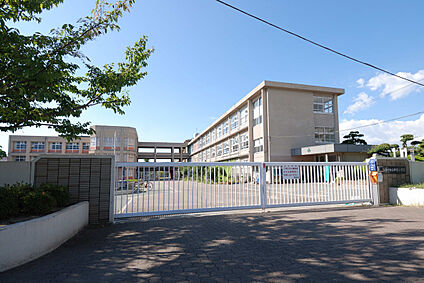 加古川市立平岡小学校 約650m～690m(徒歩約9分)