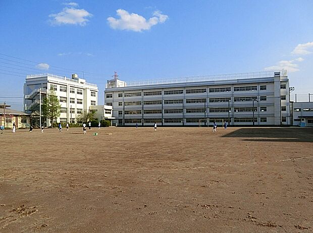 川口市立北中学校まで1451m