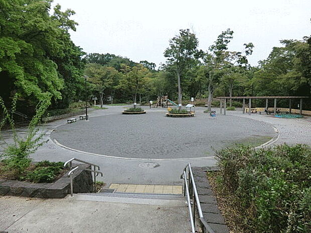 鴨志田公園まで357m