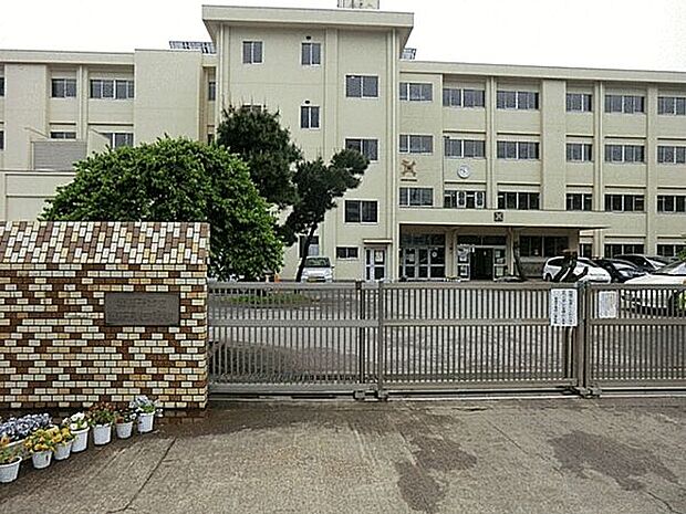 我孫子市立白山中学校まで530m