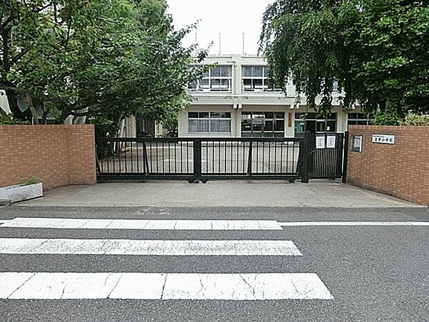 練馬区立立野小学校まで989m