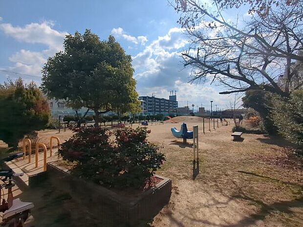 上神田公園まで1100m