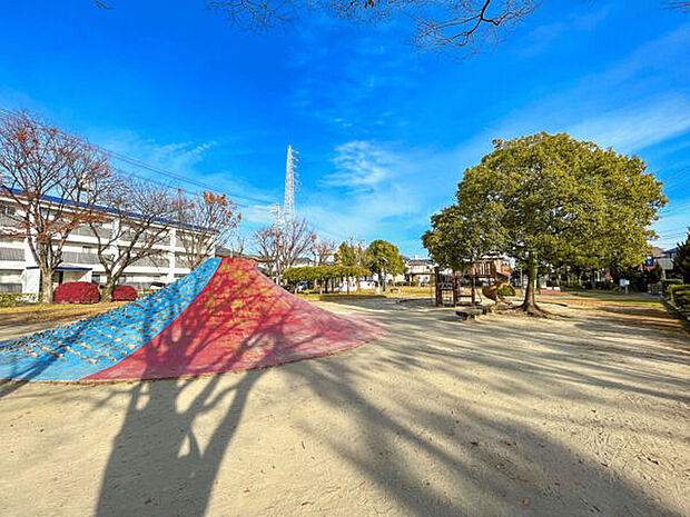 北出公園まで1268m