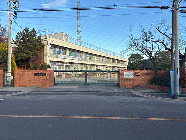 川口市立里小学校まで1350m