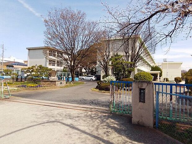 春日井市立白山小学校まで973m